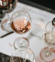 ¿Cómo organizar una cata de vinos en casa y quedar como un pro?