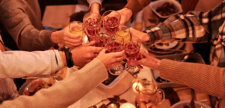 Cómo sorprender en tu próxima cena con amigos sin cocinar nada