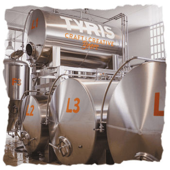 Máquinas de la fábrica de cervezas Tyris, donde se fermenta y se elaboran estas cervezas de forma artesanal