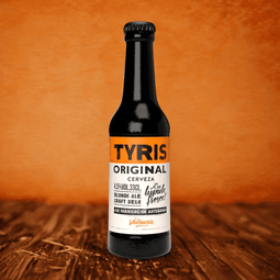 una botella de Tyris Original con un fondo naranja, una cerveza artesana hecha en Valencia con 4,5 grados de alcohol