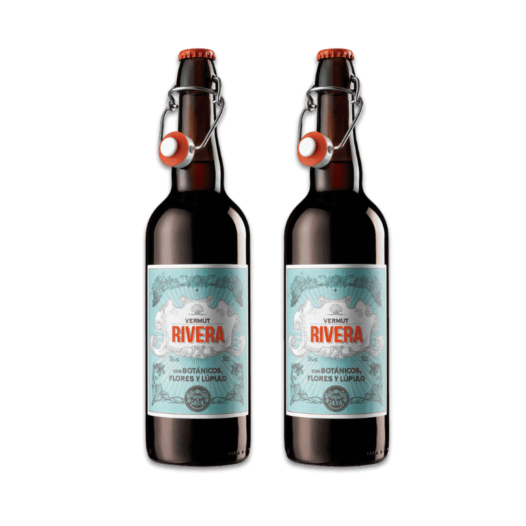 dos botellas de Vermut Rivera rojo