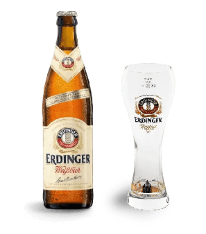 una botella de cerveza Erdinger Weissbier y un vaso