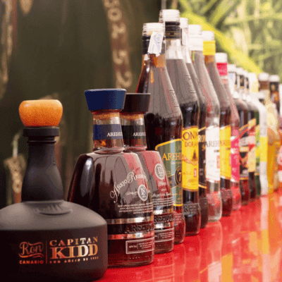botellas de productos Arehucas