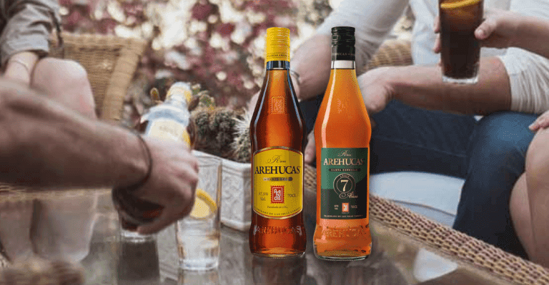 dos botellas de ron Arehucas sobre una mesa