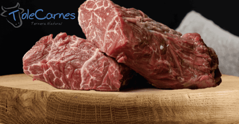 trozos de carnes de Tolecarnes sobre una tabla