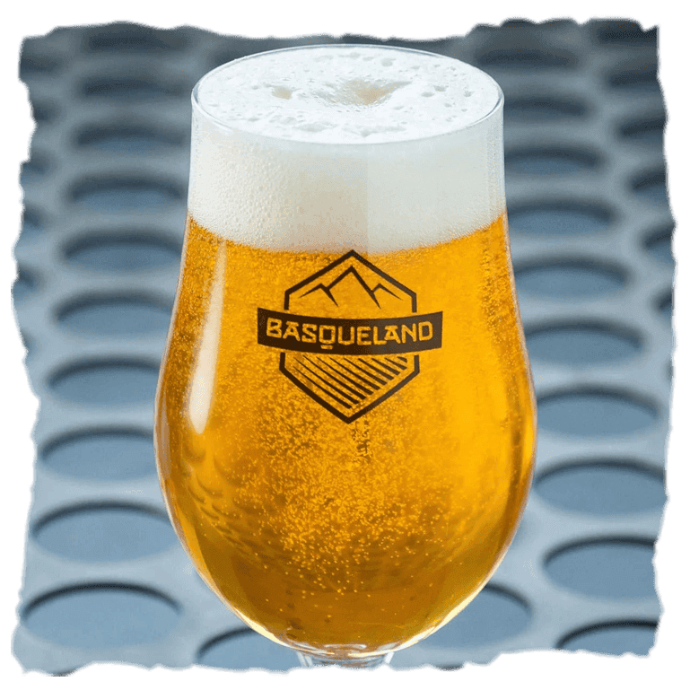 una copa con cerveza Basqueland