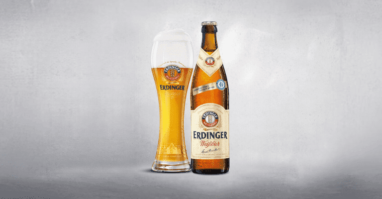 Vaso y cerveza marca Erdinger