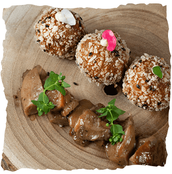 croquetas de setas en plato