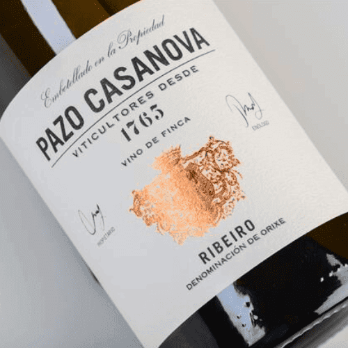 una botella de vino Pazo Casanova