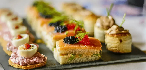 Canapés de Navidad clásicos vs. innovadores: ¿cuál es tu estilo para la cena de Nochebuena?