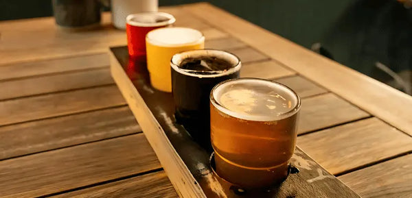 Cómo montar una cata de cerveza en casa y quedar como un experto (aunque no lo seas)