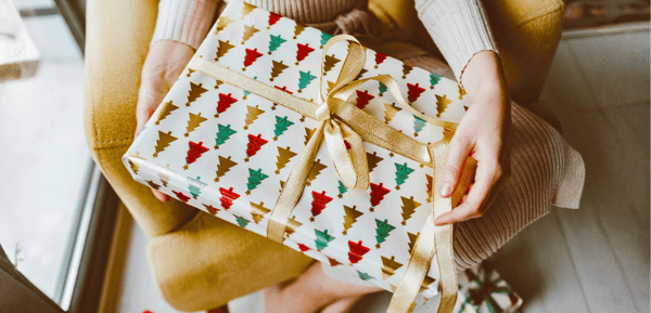Un regalo de Navidad con packs de cervezas y vinos originales, una idea con la que acertarás y brindarás por todo lo bueno, ideal para sorprender a seres queridos durante esta temporada navideña