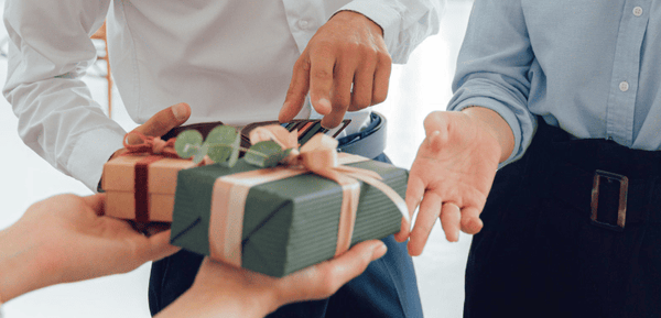 Regalos corporativos para sorprender a los compañeros de la empresa.