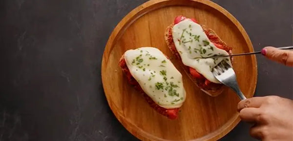 Receta de Tosta de Pimientos Asados con Chorizo y Queso