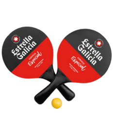 Palas de playa con pelota de Estrella Galicia