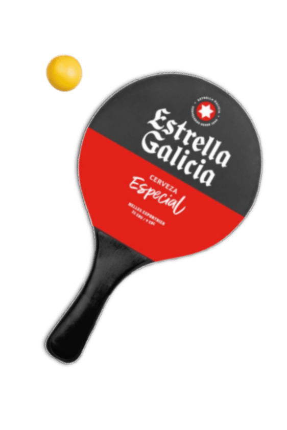 Palas de playa con pelota de Estrella Galicia