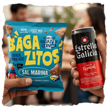 lata de Estrella Galicia y bolsa de Bagazitos, el acompañamiento ideal para tu cerveza, ofreciendo una textura única y un compromiso real con el medio ambiente.