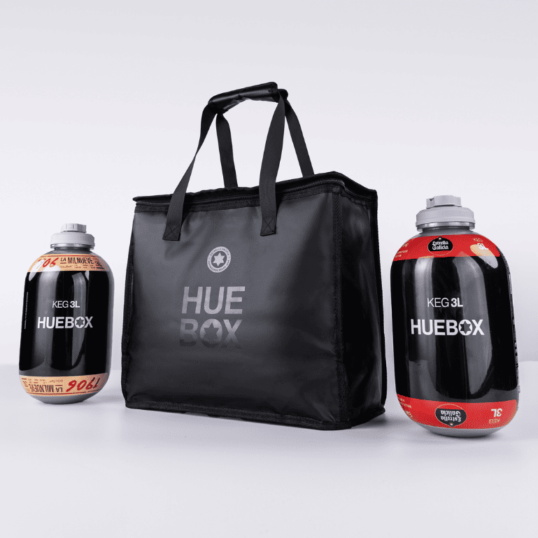 Una bolsa de barriles Keg de Huebox con dos barriles de cerveza, que es el complemento ligero, resistente y térmico para transportar dos barriles de forma cómoda y mantener la fiesta en marcha.