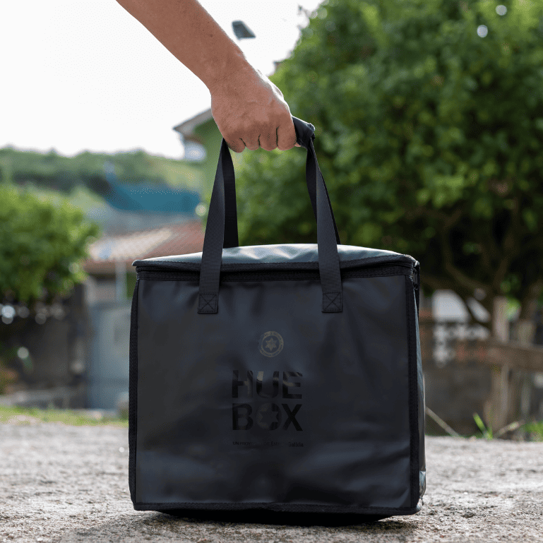 Una bolsa para barriles Keg de Huebox, que es el complemento ligero, resistente y térmico para transportar dos barriles de forma cómoda y mantener la fiesta en marcha.