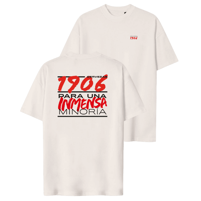 Una camiseta blanca con logo de Cervezas 1906 en el pecho y el lema para una inmensa minoría estampado en grande en la espalda.
