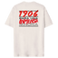 Parte trasera de una camiseta blanca con el logo de Cervezas 1906 en el pecho estampado con un diseño minimalista para llevar un estilo cervecero.