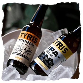 Dos botellas de Cerveza Tyris, una original Blonde Ale y otra IPA, hechas en Valencia de forma artesanal