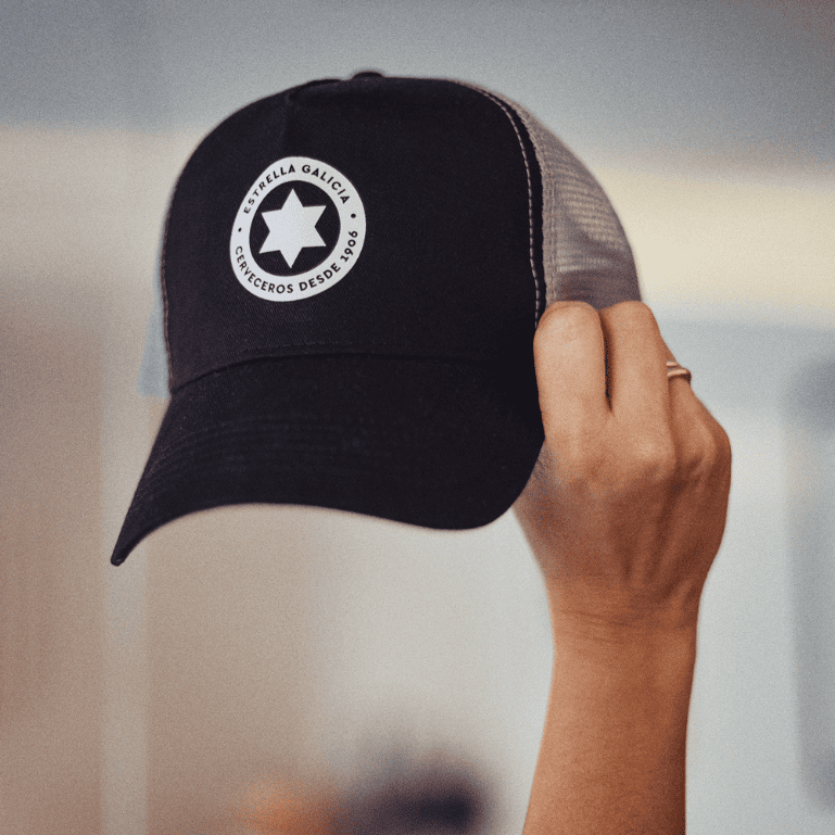 Gorra con rejilla de Estrella Galicia