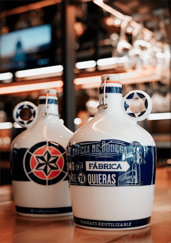 Growler de cerveza de bodega Estrella Galicia de Sargadelos