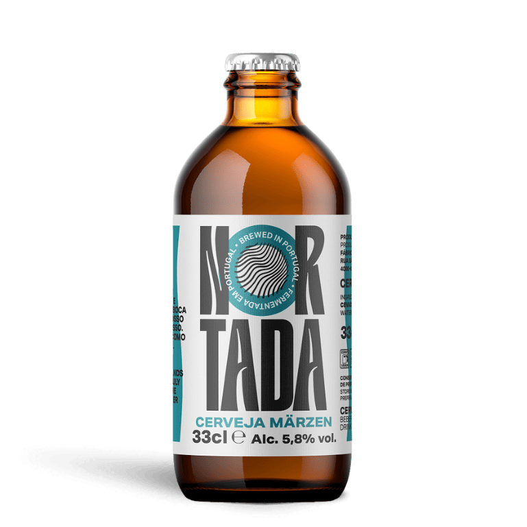 Una botella de cerveza Nortada Marzen de 33 cl, una bebida de estilo con origen alemán hecha en Portugal con un grado alcohólico de Alc. 5.8% Vol