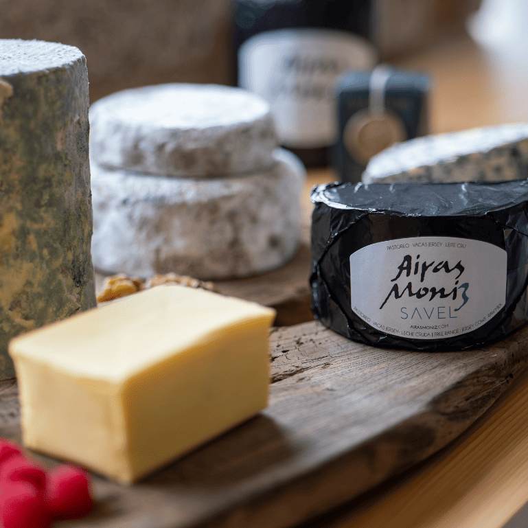 Pack de quesos y mantequilla de Airas Moniz