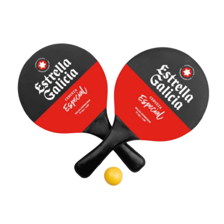 Palas de playa con pelota de Estrella Galicia