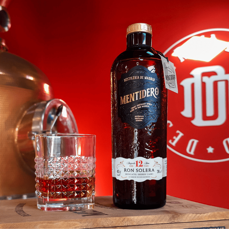 Ron Mentidero Solera caja regalo 12 años con 2 vasos de Destilería de Madrid