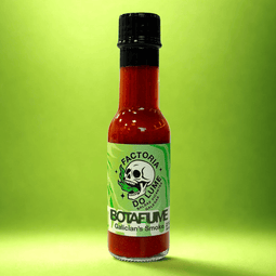 botella de 100 ml de Salsa Botafume de A Factoría do Lume, una esencia de chiles chipotle ahumados en madera de haya que aporta un toque mexicano suave y profundo a tus platos.