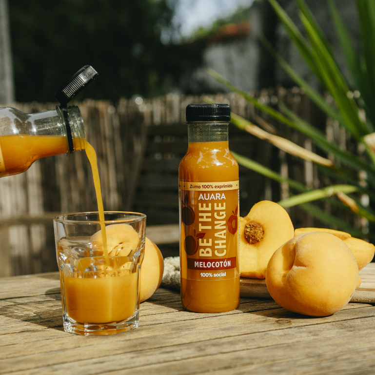 Zumo de melocotón de Auara, 12 botellas de 33 cl