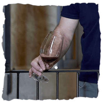 Una copa de vino Cillar de Silos que combinan tradición y modernidad, con notas frutales intensas y elegante carácter 