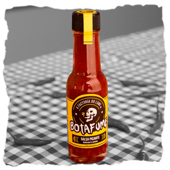 una botella de Salsa Botafume de Factoría do Lume, ahumada con chipotles y madera de haya, aporta un picante suave a tus platos